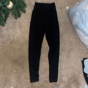 These are black leggings with pockets.